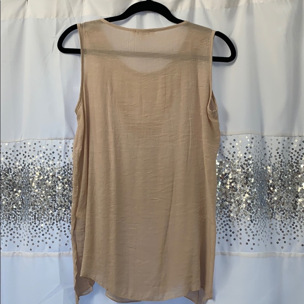 ♥️SOLD♥️NEW!!  NWOT Sleeveless Embroidered Top - Picture 3 of 5